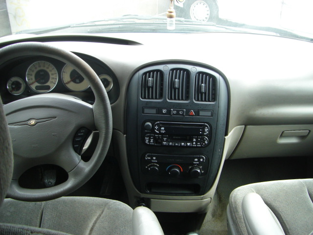 vista salpicadero CRYSLER VOYAGER 2.5 SE CRD 141CV 7PLAZAS