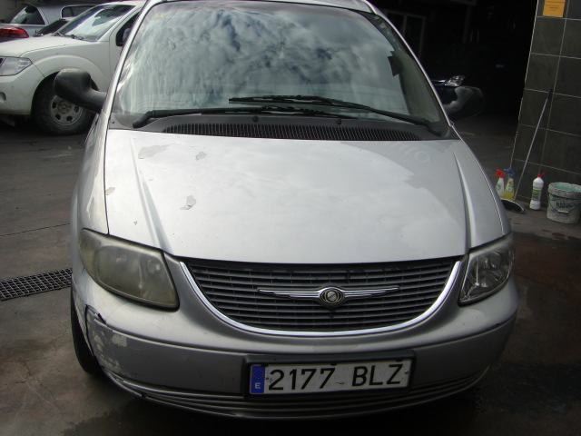 vista delantera CRYSLER VOYAGER 2.5 SE CRD 141CV 7PLAZAS