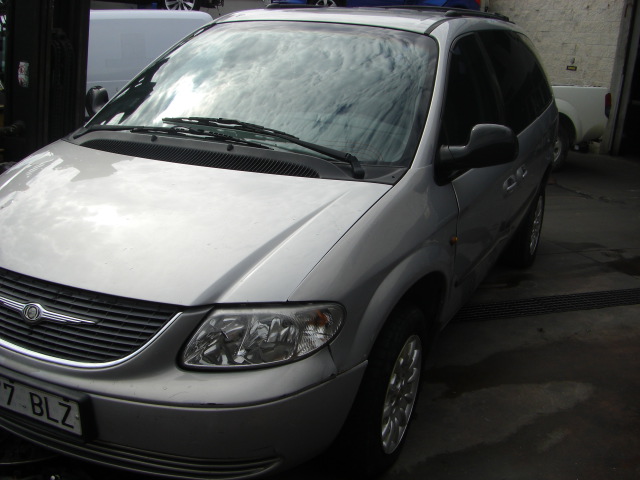vista delantera izquierda CRYSLER VOYAGER 2.5 SE CRD 141CV 7PLAZAS