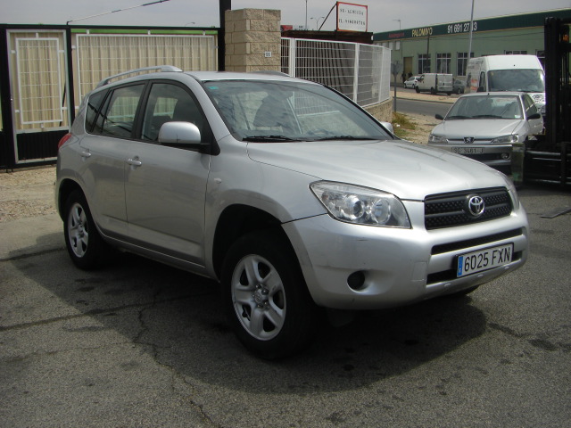 vista delantera derecha TOYOTA RAV4 2.2 D4D LUNA 150CV
