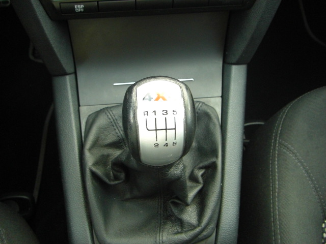 vista cambio SKODA OCTAVIA SCOUT 2.0 TDI 140CV 4X4