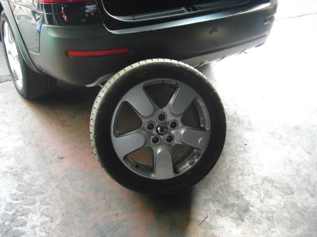 vista rueda con goma rota llanta bien vista motor lado golpe SKODA OCTAVIA SCOUT 2.0 TDI 140CV 4X4