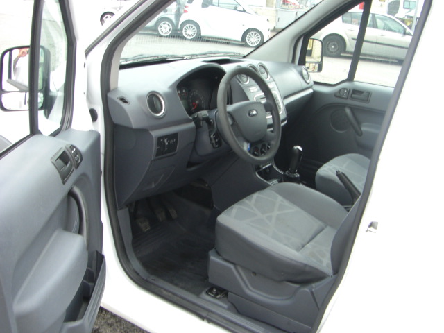 vista interior izquierdo FORD TOURNEO CONNECT 1.8 TDCI 75CV 
