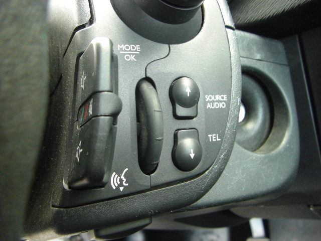 vista mandos audio en volante RENAULT KANGOO INDUSTRIAL 1.5 DCI 70CV