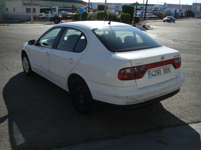 vista trasera izquierda SEAT TOLEDO 1.9 TDI 90CV