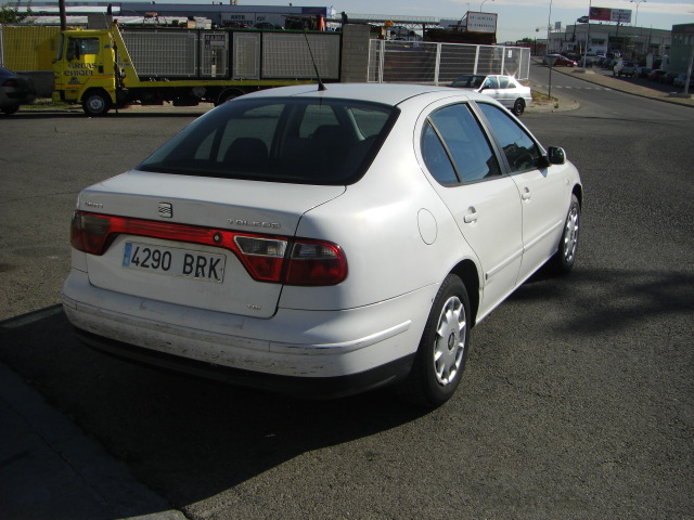 vista trasera derecha SEAT TOLEDO 1.9 TDI 90CV