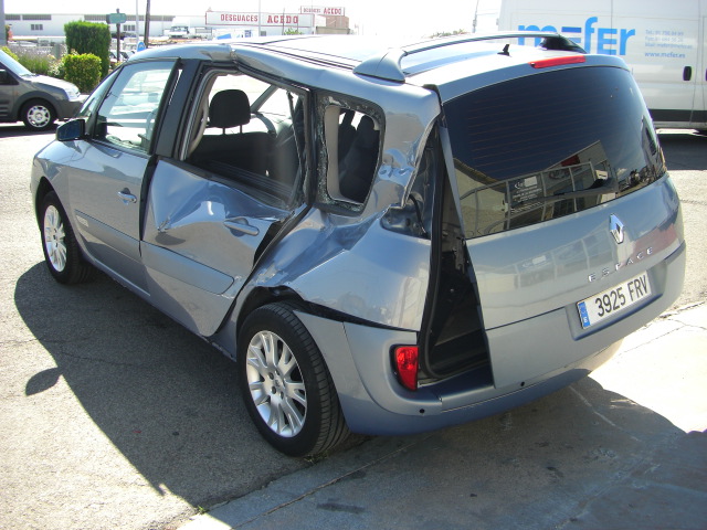 vista trasera izquierda RENAULT ESPACE 2.2 DCI 150CV 7PLAZAS