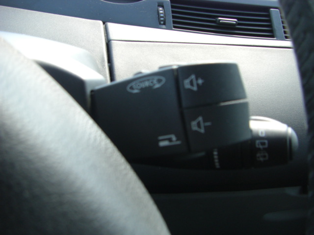 vista mandos audio en volante RENAULT ESPACE 2.2 DCI 150CV 7PLAZAS