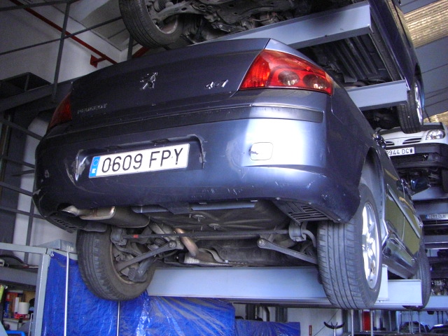 PEUGEOT 407