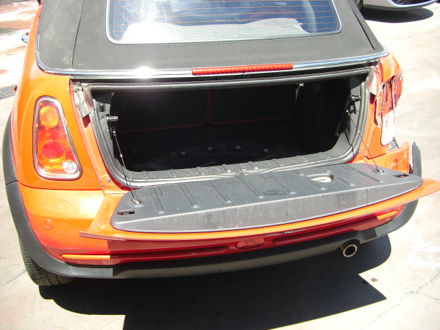 vista porton abierto MINI ONE CABRIO 1.6 GASOLINA 90CV