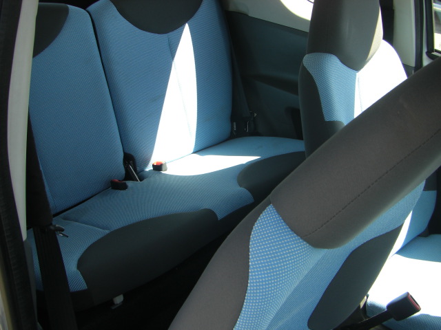 vista interior trasero PEUGEOT 107 1.0 GASOLINA 68CV