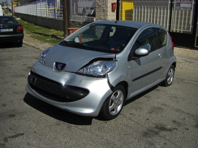 vista delantera izquierda PEUGEOT 107 1.0 GASOLINA 68CV
