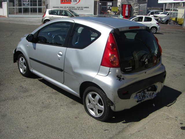 vista trasera izquierda PEUGEOT 107 1.0 GASOLINA 68CV