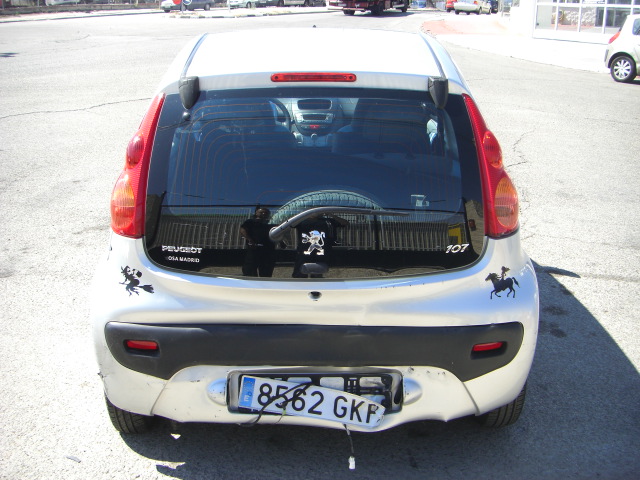 vista trasera PEUGEOT 107 1.0 GASOLINA 68CV