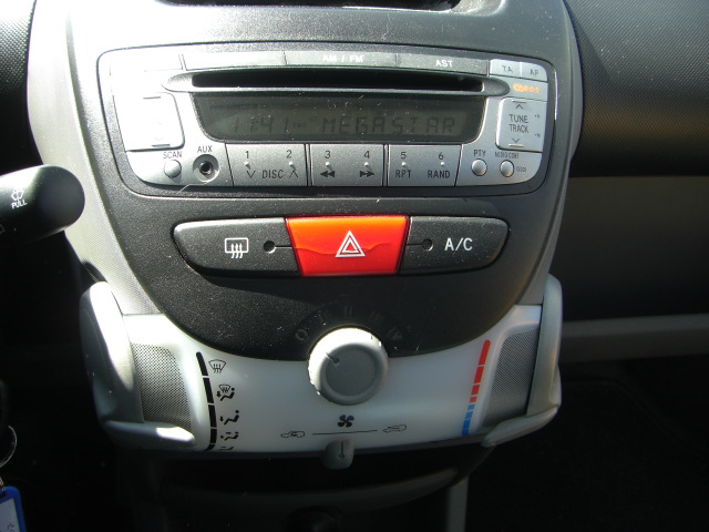 vista cd y a/c PEUGEOT 107 1.0 GASOLINA 68CV