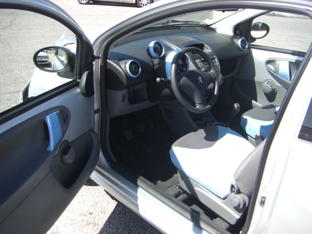 vista interior izquierdo PEUGEOT 107 1.0 GASOLINA 68CV