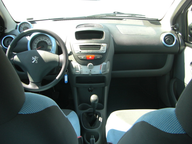 vista salpicadero PEUGEOT 107 1.0 GASOLINA 68CV
