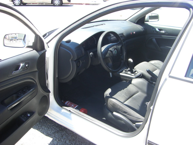 vista interior izquierdoSKODA SUPERB 1.9 TDI 105CV 