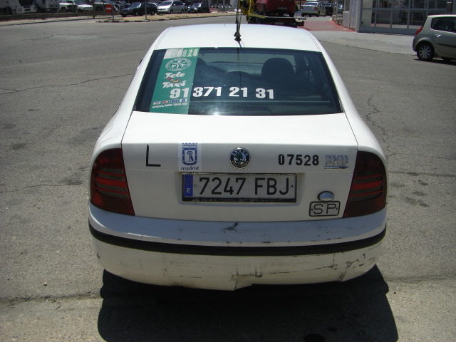 vista trasera SKODA SUPERB 1.9 TDI 105CV