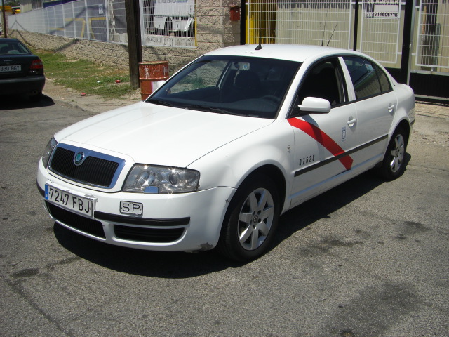 vista delantera izquierda SKODA SUPERB 1.9 TDI 105CV