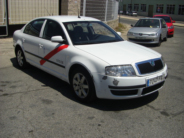 vista delantera derecha SKODA SUPERB 1.9 TDI 105CV