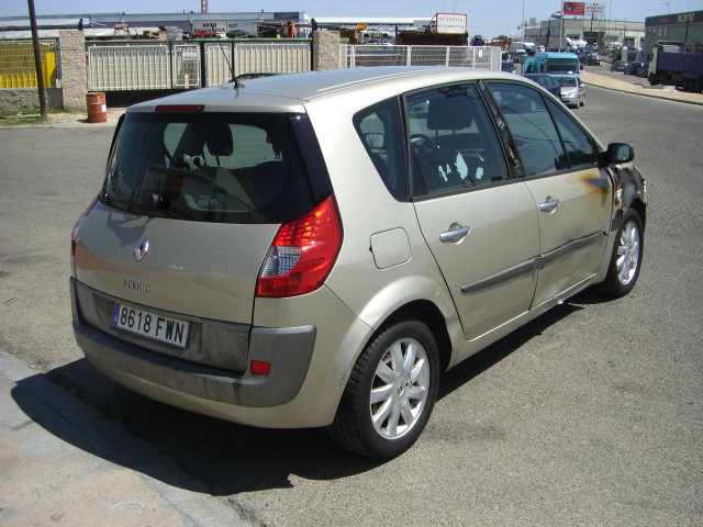 vista trasera derecha RENAULT SCENIC 1.5 DCI DINAMIQUE 105CV