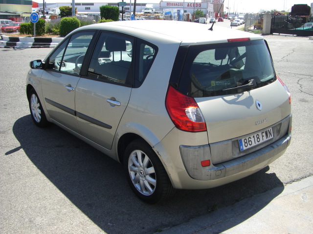 vista trasera izquierda RENAULT SCENIC 1.5 DCI DINAMIQUE 105CV