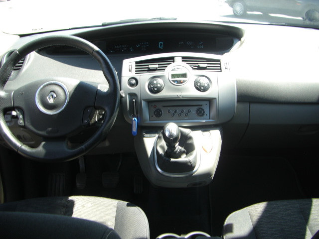 vista salpicadero RENAULT SCENIC 1.5 DCI DINAMIQUE 105CV