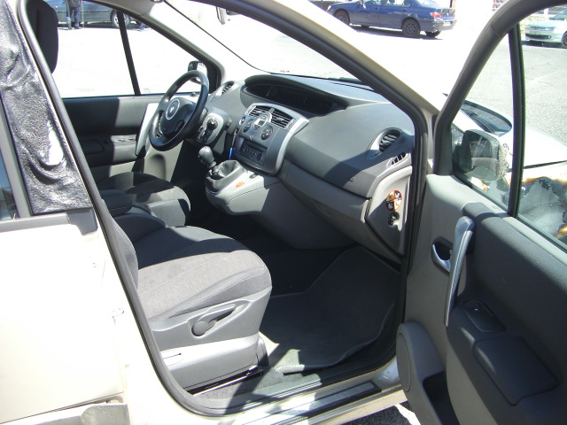 vista interior derecho RENAULT SCENIC 1.5 DCI DINAMIQUE 105CV