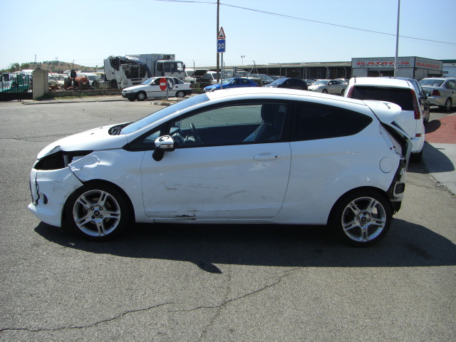 vista lateral izquierdo FORD FIESTA TREND 1.6 TDCI 95CV