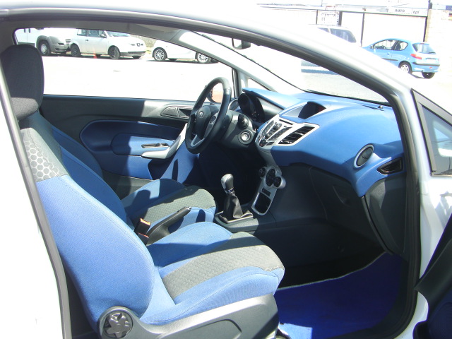 vista interior derecho FORD FIESTA TREND 1.6 TDCI 95CV