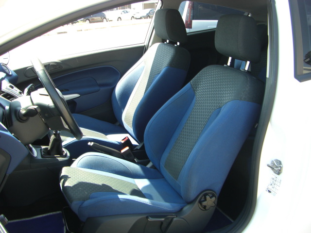 vista interior izquierdo FORD FIESTA TREND 1.6 TDCI 95CV
