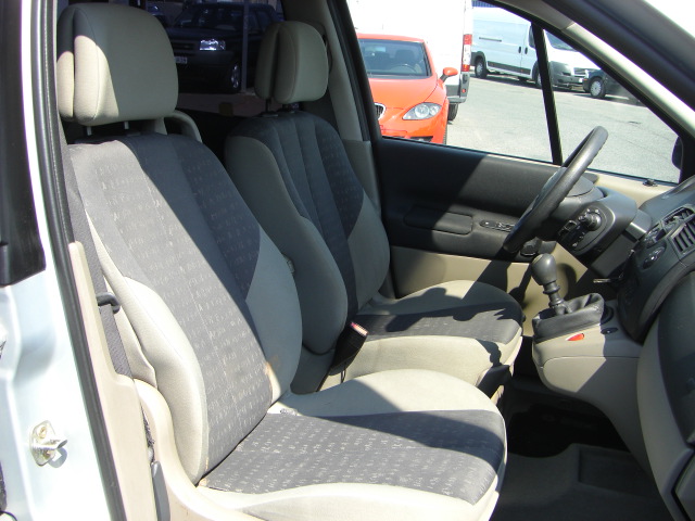 vista interior derecho RENAULT MEGANE SCENIC 1.9 DCI 120CV