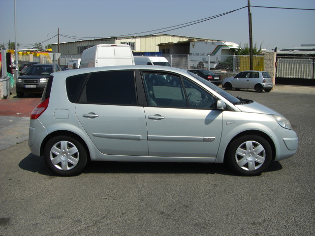 vista lateral derecho RENAULT MEGANE SCENIC 1.9 DCI 120CV
