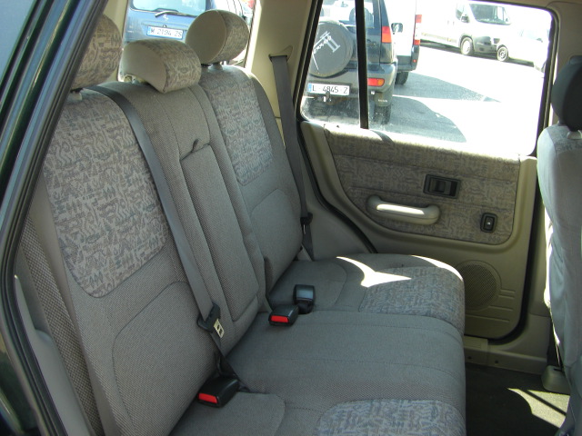 vista interior trasero LAND ROVER FREELANDER 2.0 TD4 97CV AUTOMATICO