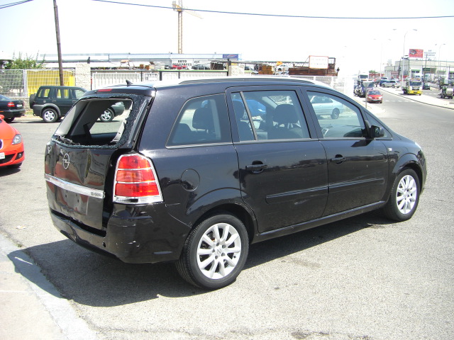vista trasera derecha OPEL ZAFIRA 1.9 CDTI ENJOY 120CV