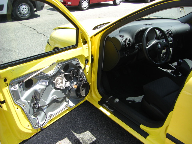 vista interior izquierdo falta panel SEAT LEON SPORT 1.9 TDI 130CV