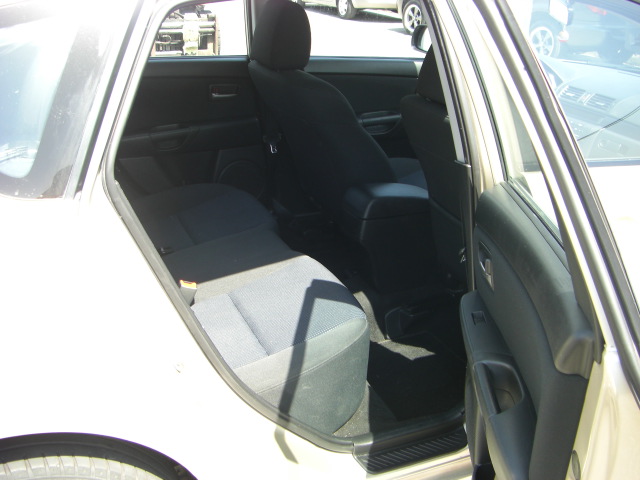 vista interior trasero MAZDA 3 1.6 DIESEL 108CV