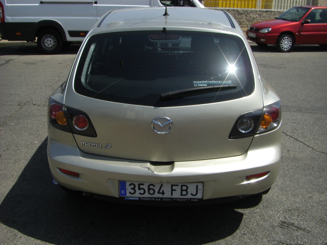 vista trasera MAZDA 3 1.6 DIESEL 108CV