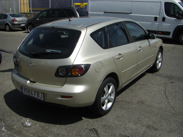 vista trasera derecha MAZDA 3 1.6 DIESEL 108CV