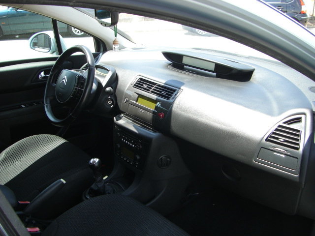 vista interior CITROEN C-4 1.6 HDI 110CV VTR