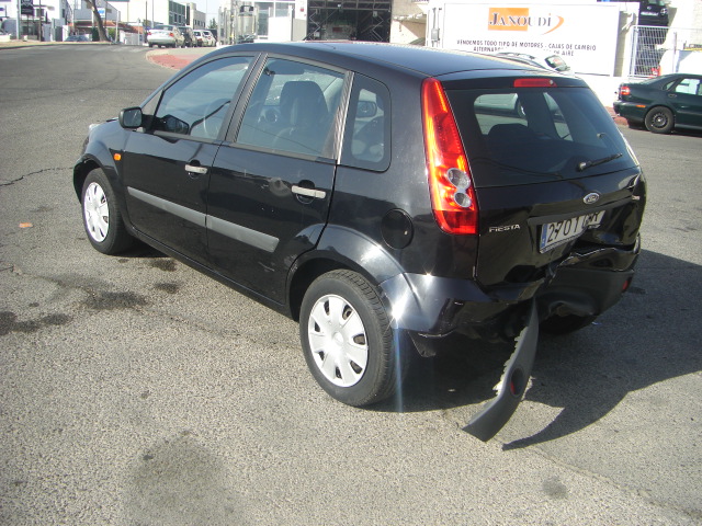 vista trasera izquierda FORD FIESTA 1.4 TDCI 80CV