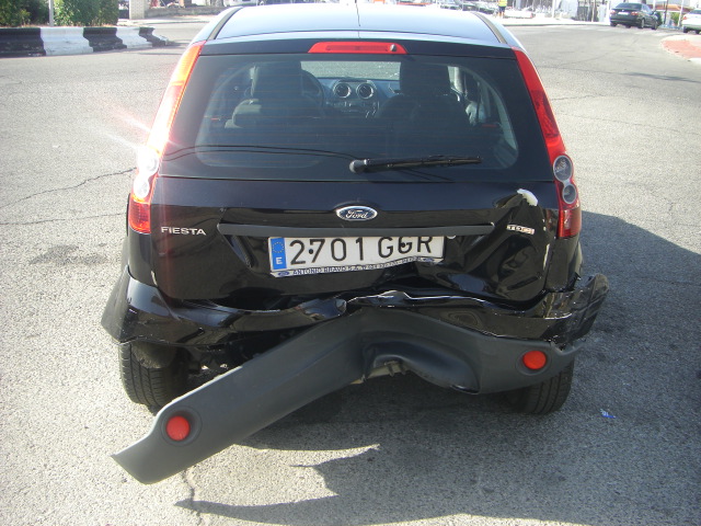 vista trasera FORD FIESTA 1.4 TDCI 80CV