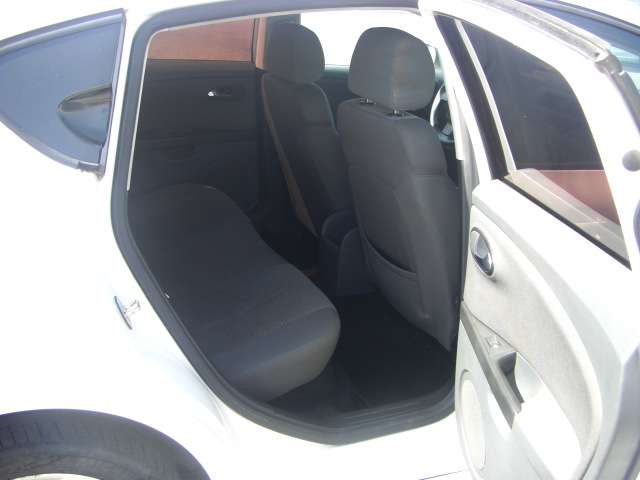 vista interior trasero 2 SEAT LEON REFERENCE 1.9 TDI 105CV 