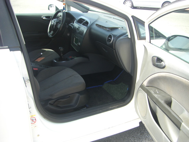 vista interior derecho SEAT LEON REFERENCE 1.9 TDI 105CV 