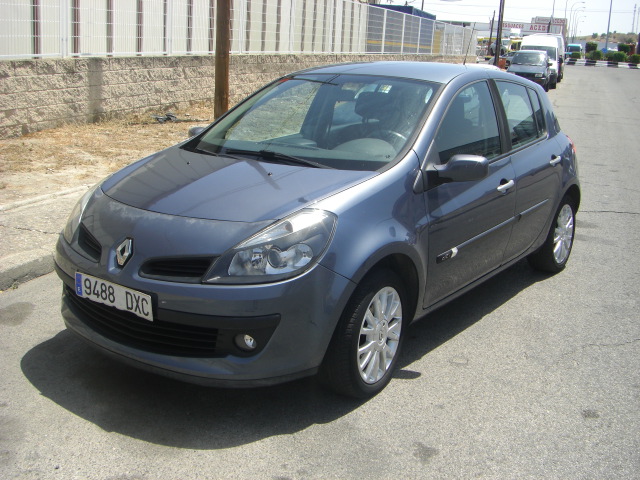 vista delantera izquierda RENAULT CLIO 1.5 DCI 107CV