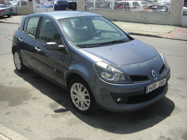 vista delantera derecha RENAULT CLIO 1.5 DCI 107CV