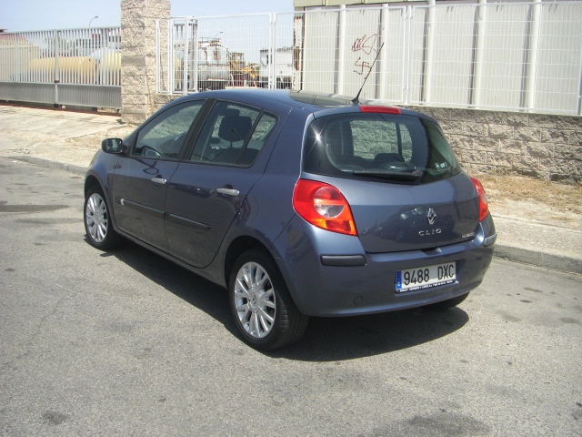 vista trasera izquierda RENAULT CLIO 1.5 DCI 107CV