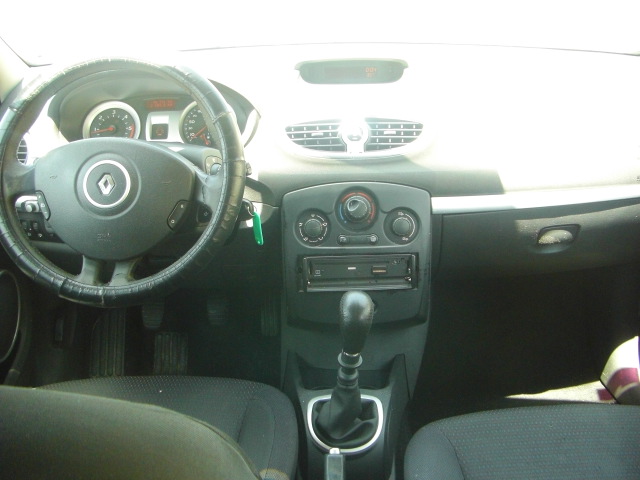 vista salpicadero RENAULT CLIO 1.5 DCI 107CV