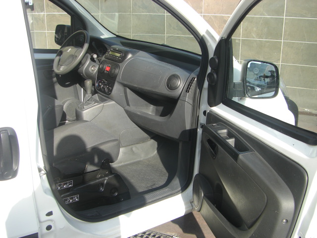 vista interior derecho PEUGEOT BIPPER INDUSTRIAL 1.4 HDI 70CV